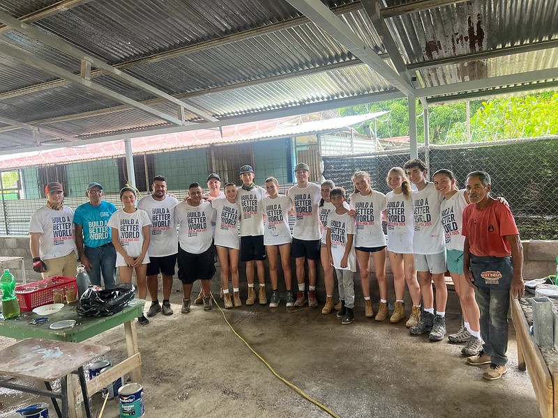 B3 Group photo at Finca 6-11